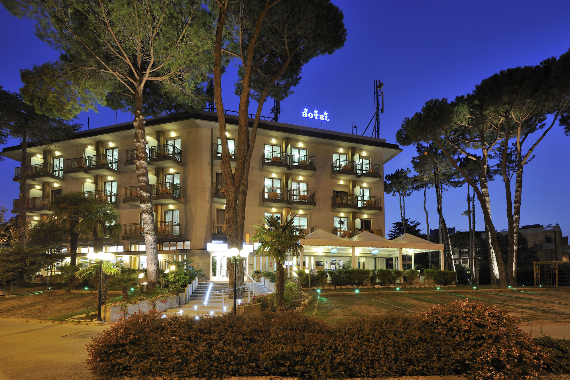 Hotel Vina De Mar Lignano Sabbiadoro Exterior photo